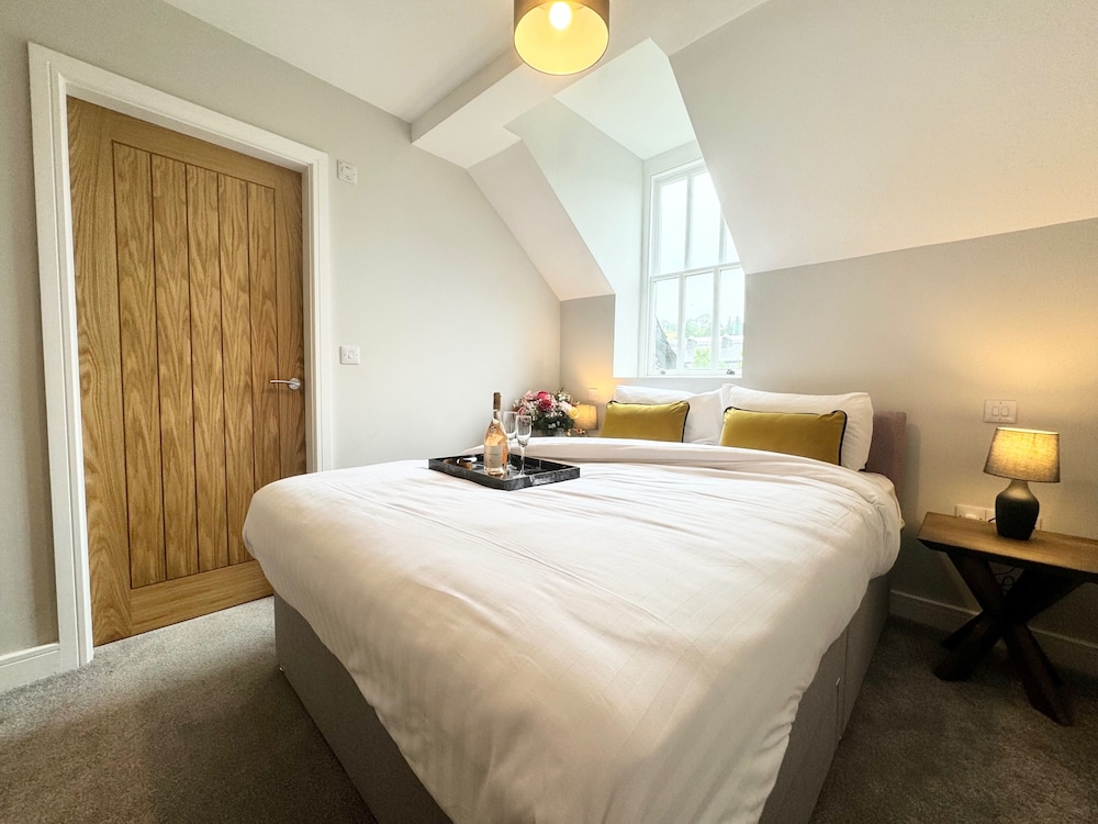 Cottage - Sleeps 2 - Pet Friendly - Parking