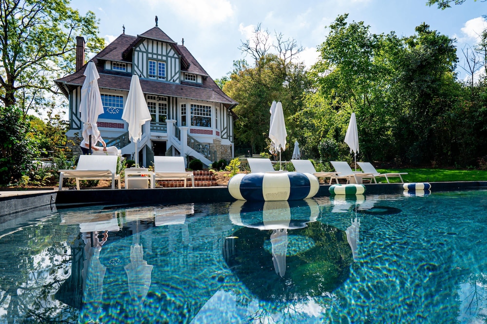 Villa des Reves Luxury in Villers Pool Jacuzzi Padel Court Close to Deauville