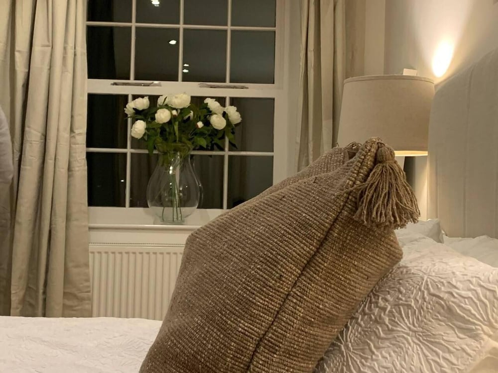 Cheerful 2-bed Cottage With 2 Free Parking, Leeds view 3