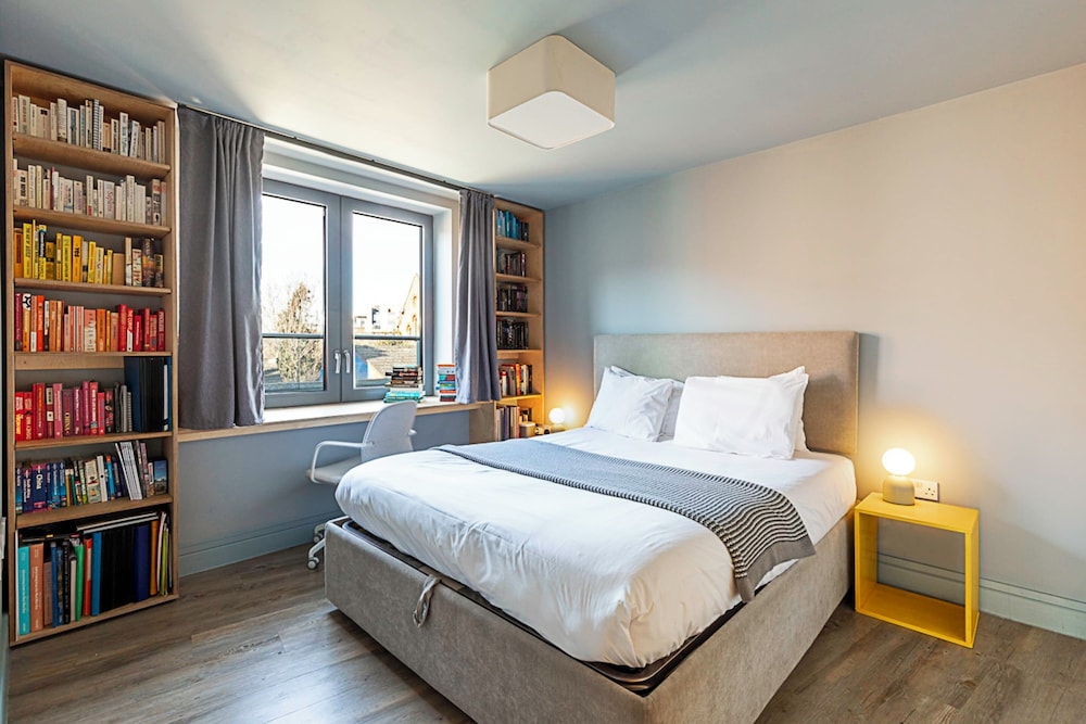 Bermondsey Bliss: Views, Comfort, and City Access!