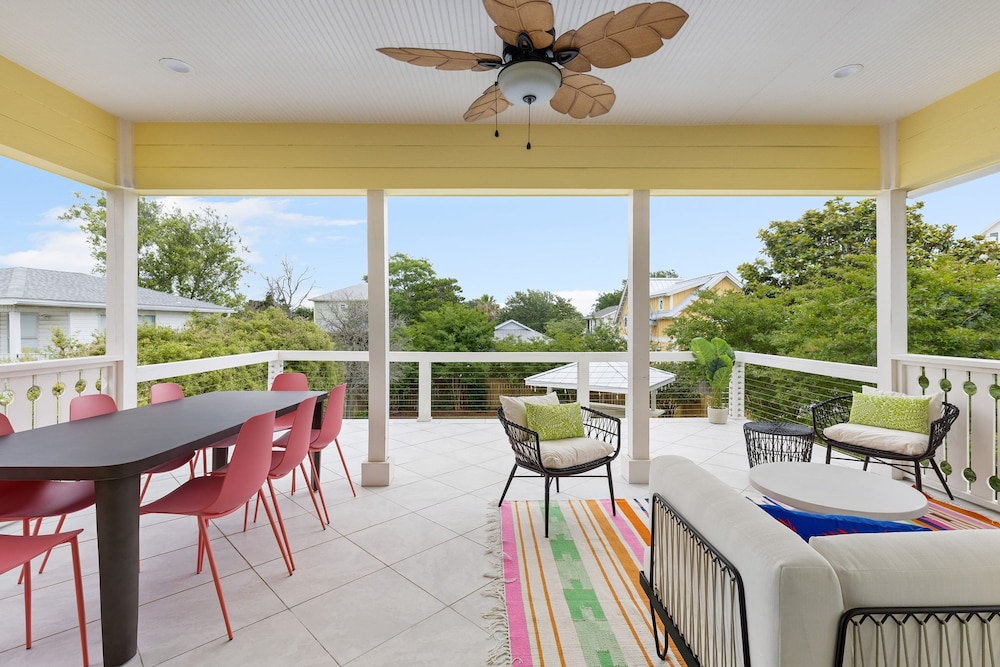 Woodward Way Luxe Villa Near Beach w Pool Hot Tub Stocked Chef s Kitchen