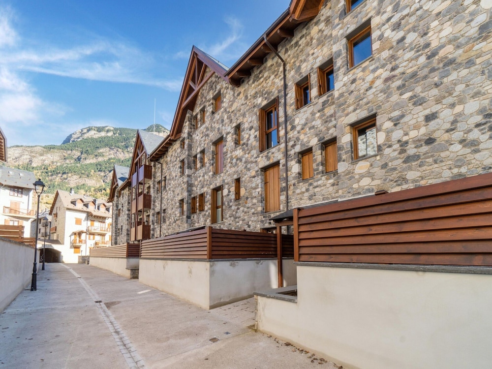 Stone Home in Benasque Near Scenic Lake