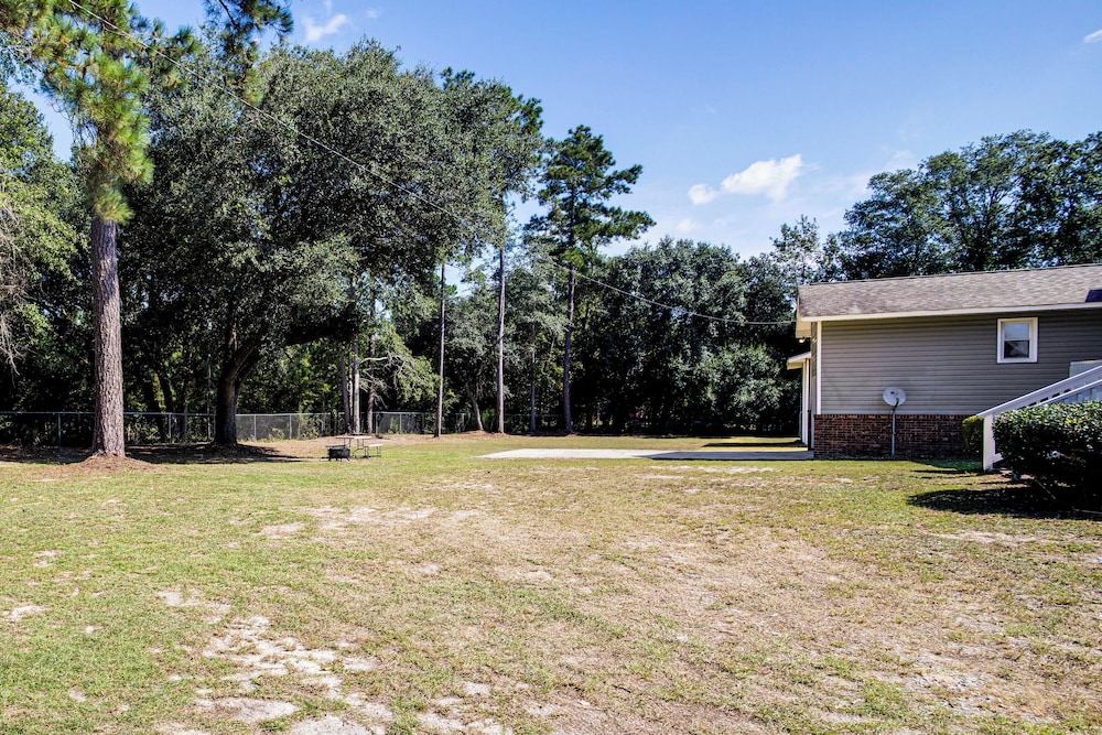 Large Yard & Historic Charm: Orangeburg Retreat!