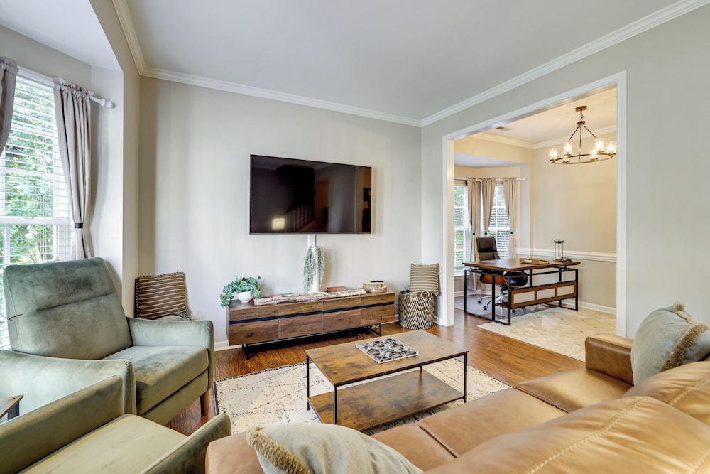 Playroom & Home Office: Family Retreat in Mauldin!