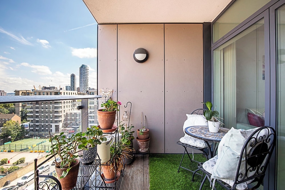 Stylish Canary Wharf Retreat For 2