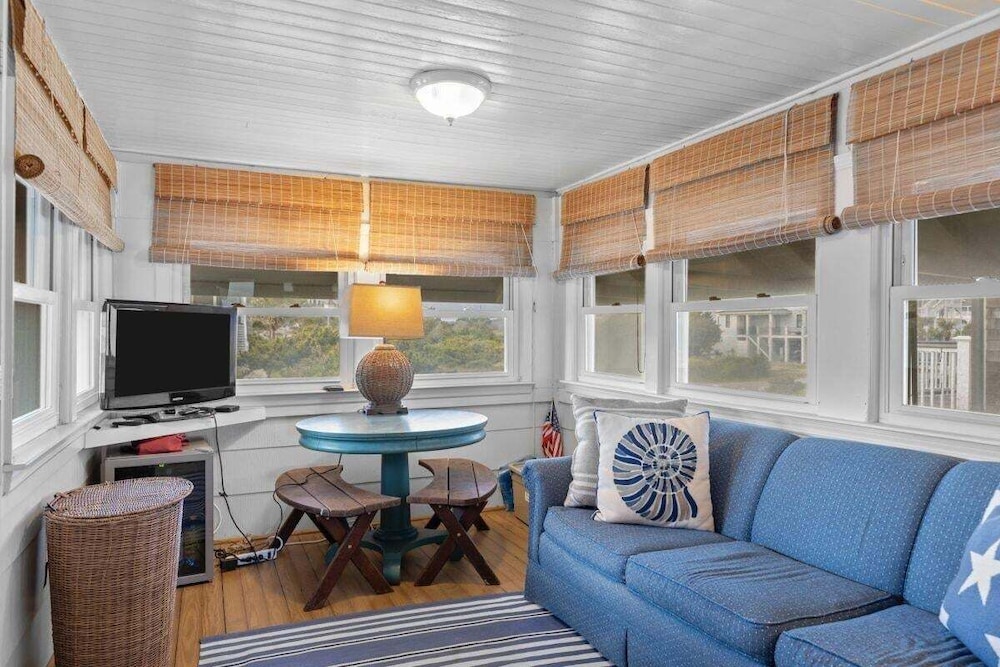 Sutton Cottage 5 Bedroom Home
