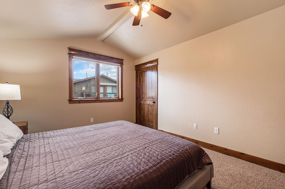 Twin Pines -- Ev 6123 3 Bedroom Townhouse by RedAwning - Property Image 32