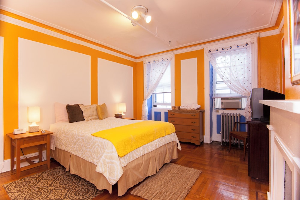New York City Vacations - Saint Nicholas Inn Guesthouse - Property Image 16