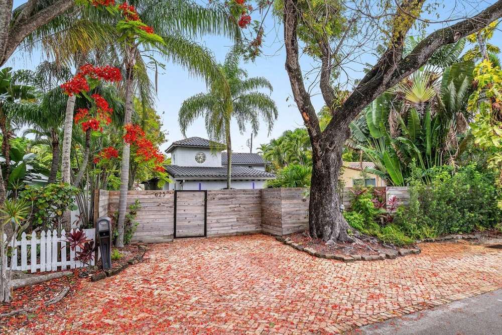 Chic Retreat Heated Pool Floats Close to Beach
