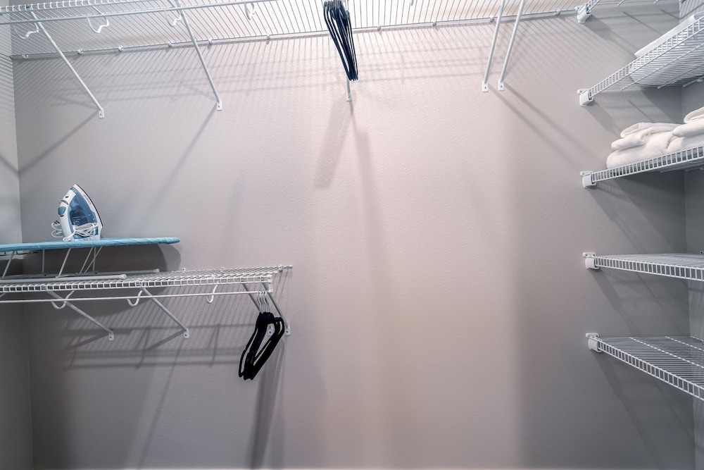 Des Moines Vacations - Des Moines Classy 2BD 2BA Downtown Apartment - Property Image 5