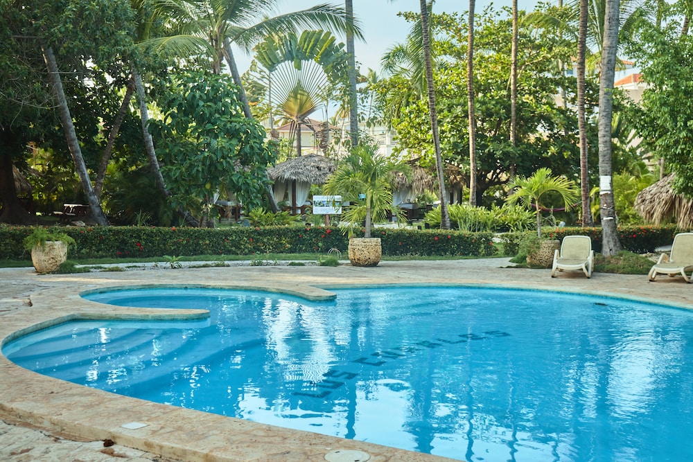 Los Corales Beach Village