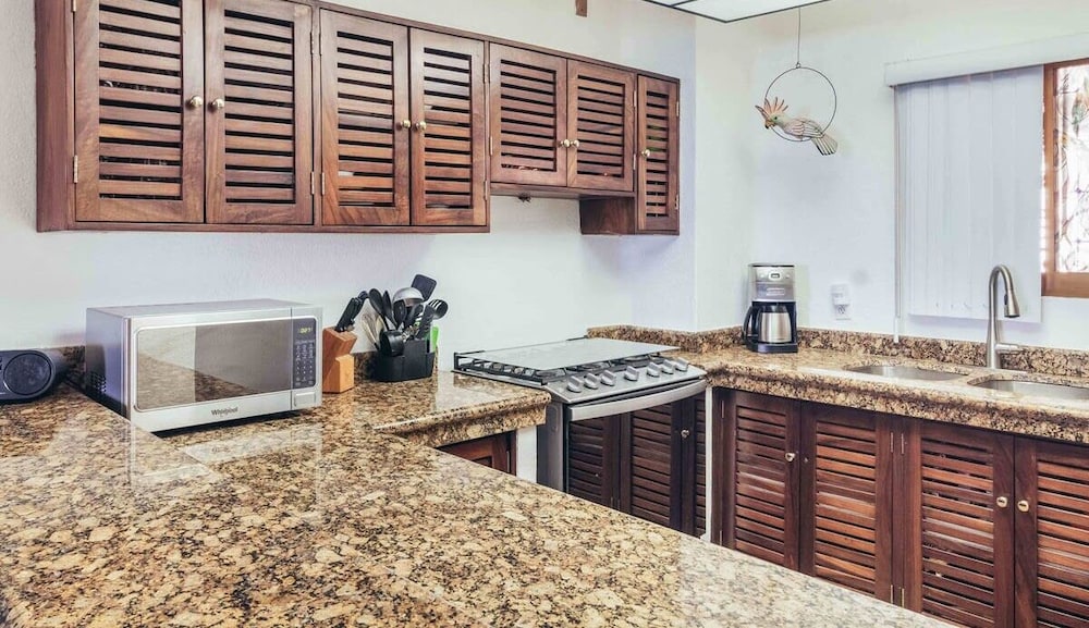 Ocean View 2Br Condo-balcony-beach-pool VDS 111