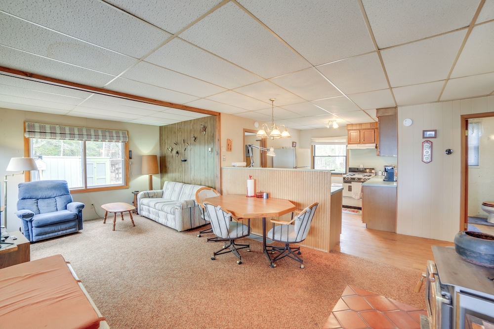 Dock & Fire Pit: Lakefront Cottage in Gould City!