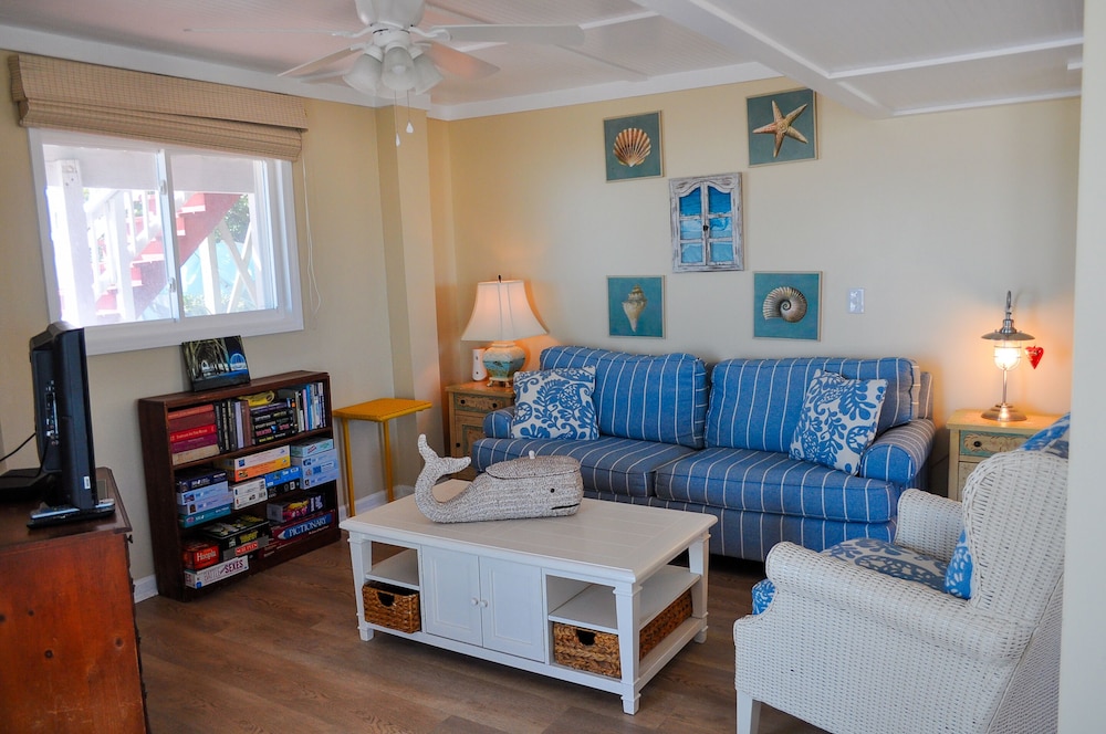 Sunray Cottage by Topsail Realty