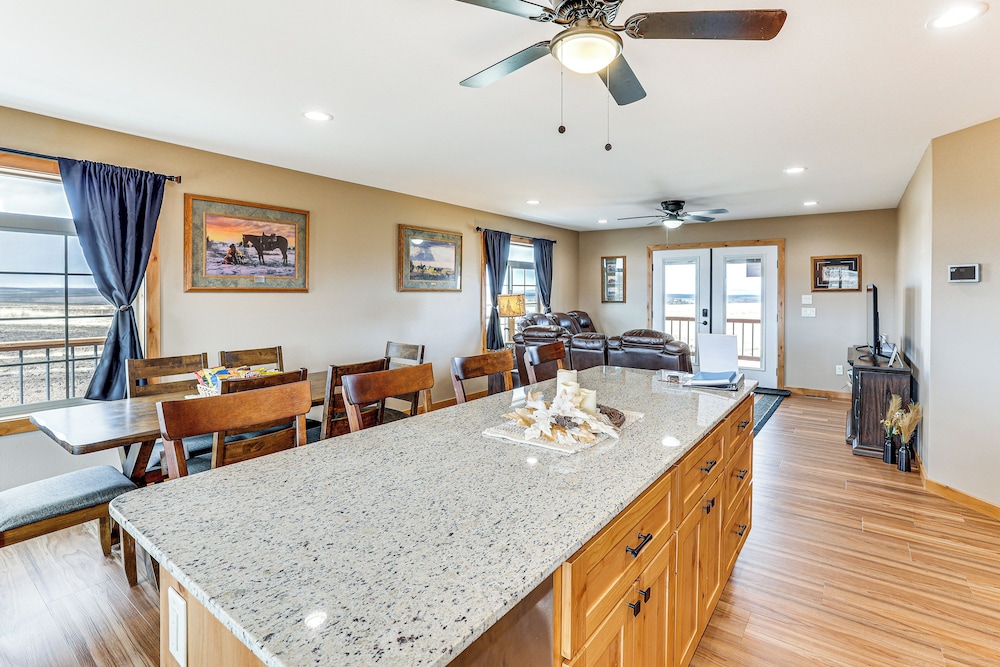 Wraparound Deck: Newly Built Home in Grangeville!