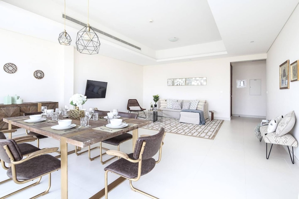Superior + Luxurious 3BR - Sleeping 8! New!