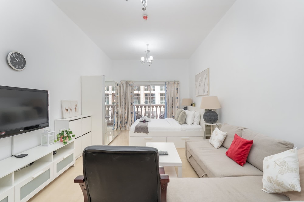 Serene Studio in Botanica JVC Perfect for Three