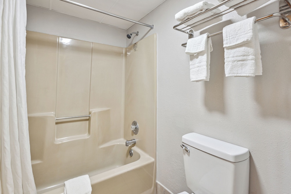 Relax inn by OYO Greeneville Near Hwy US-321