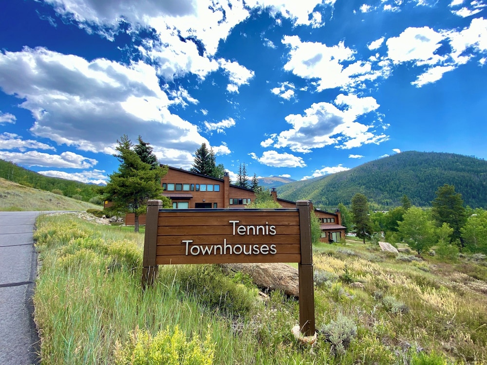 Tennis Townhomes 1314