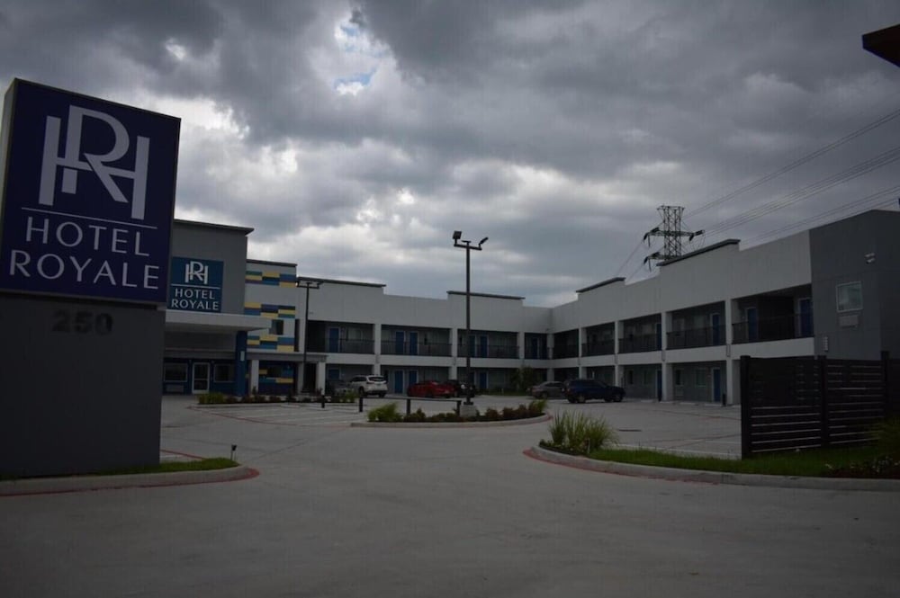 Hotel Royale IAH Airport North Houston I-45