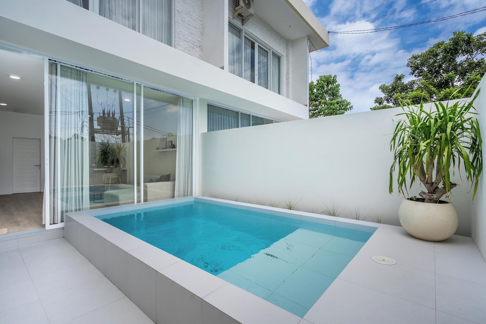 Dreamland Villa with Pool 3 min to Beach