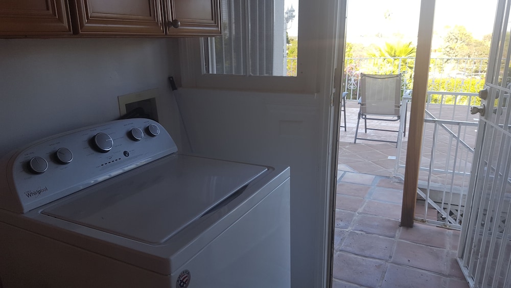 Great 2 Floor house in Beverly-wood