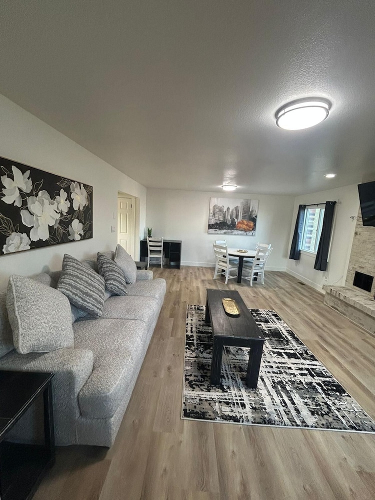 CB&M Downtown Suites