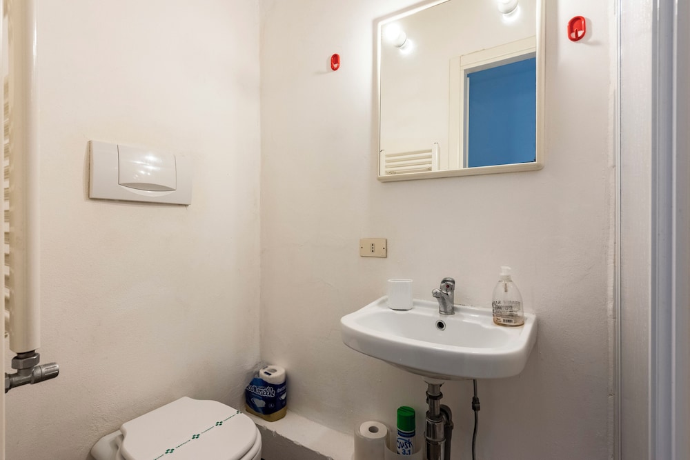 Inviting 2-bed flat near the beach