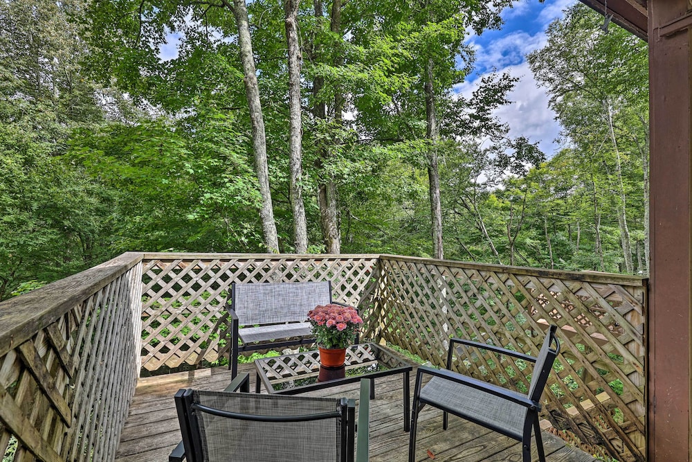 Sugar Mountain Condo w/ Balcony: Steps to Golf!