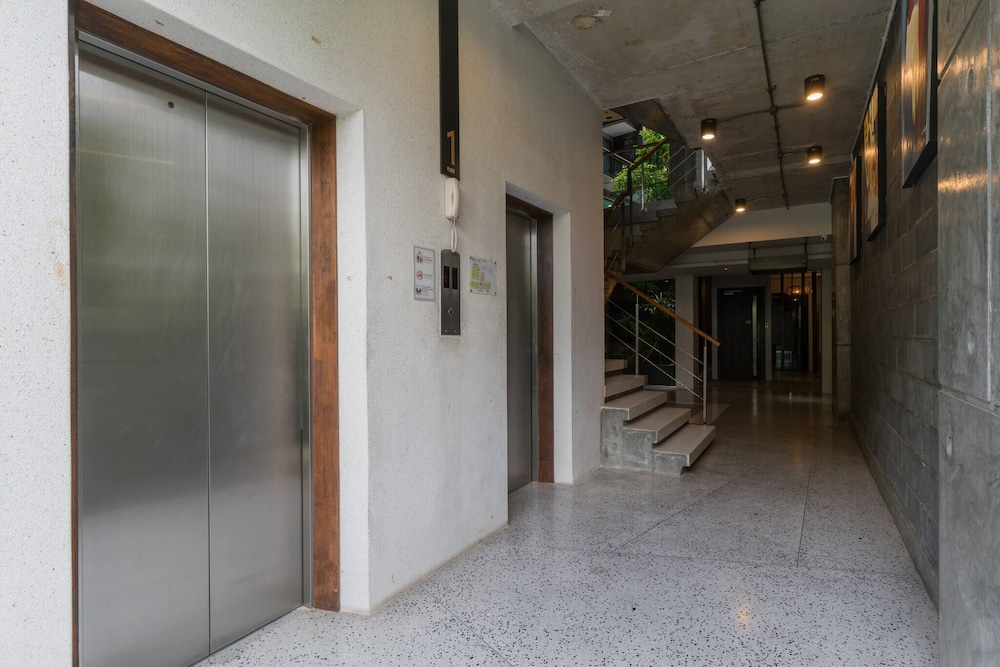 Emerald 211 - Studio With Balcony and Shared Pool