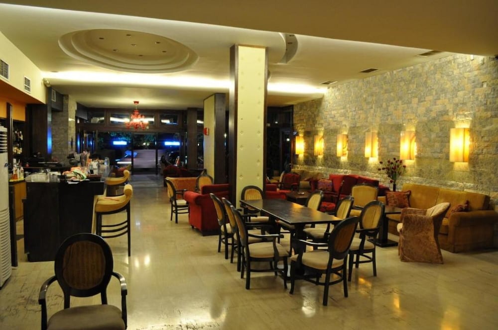 Okeania Seafront Rooms in Kamena Vourla