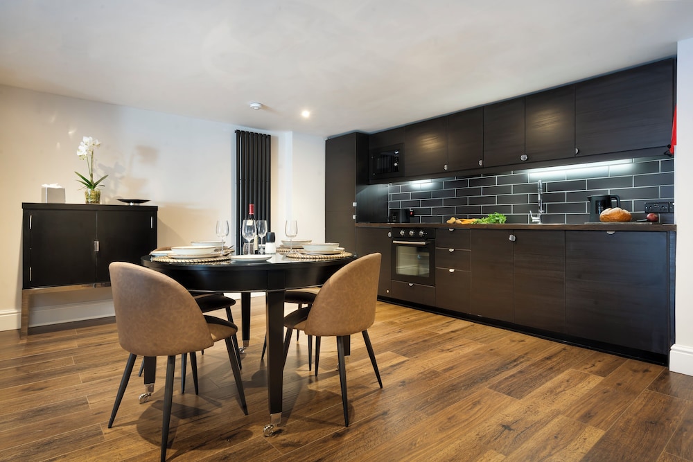 Courtyard Apartments