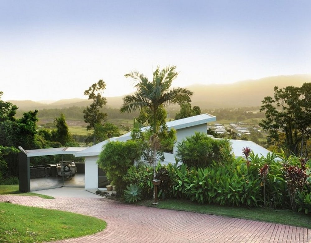 Hotel Hilltop Views - Image 1