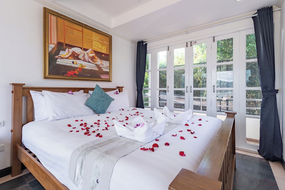 Luxurious 5-bedroom Pool Villa in Heart of Patong, Phuket