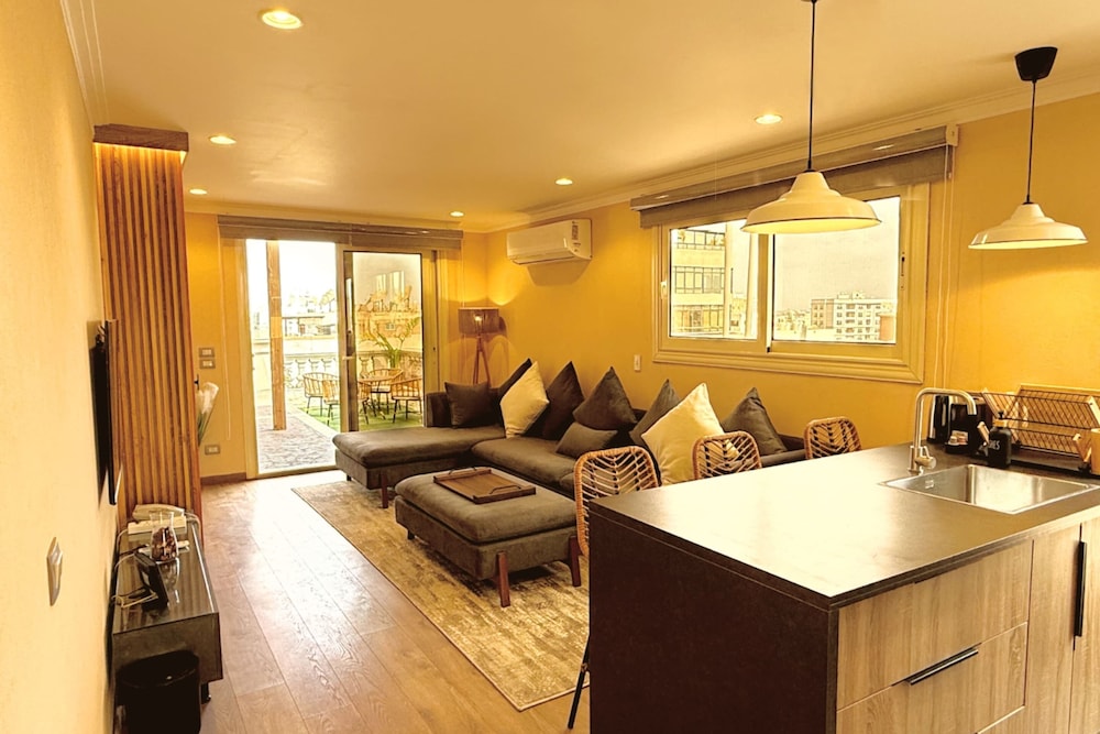 Xuru Stays I The 1bdr Rustic Rooftop w/ Wow Outdoor Terrace