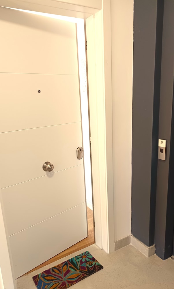 APARTAHOTEL MADRID URBAN SUITES - EDIFICIO EXCLUSIVO - 7 Apartments Boutique Full Equiped