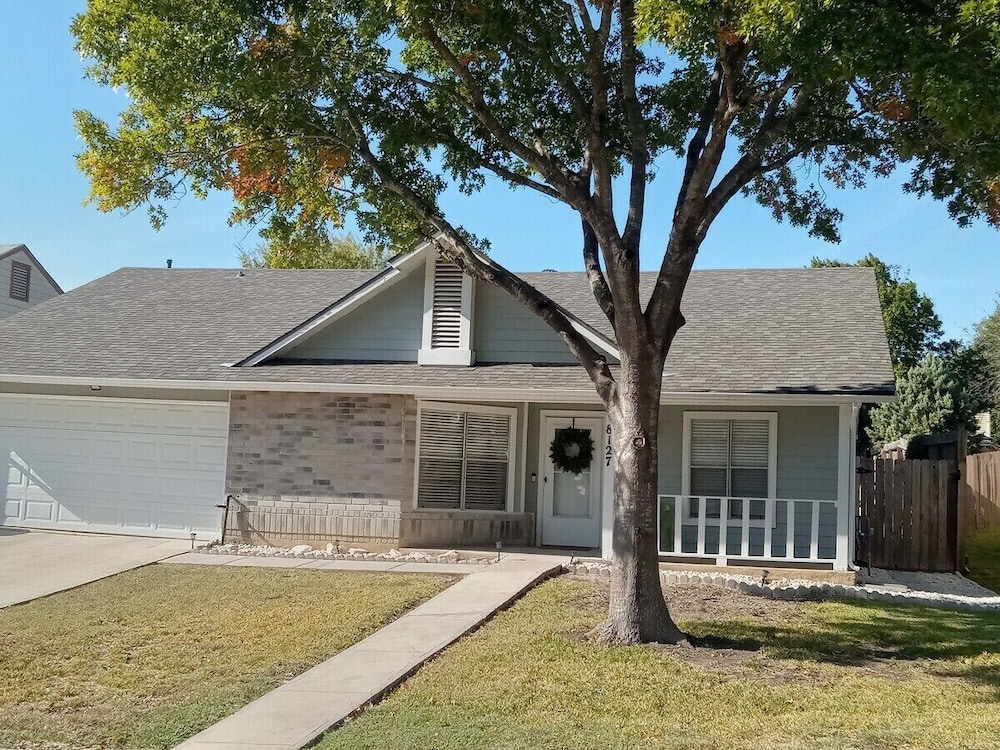 Modern Comfort Near Military Bases & Shopping Walk to Parks & Lakes!