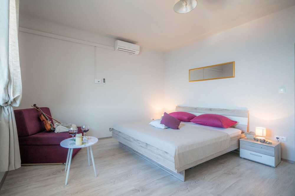 Apartments Sonata en Omis — bedroom