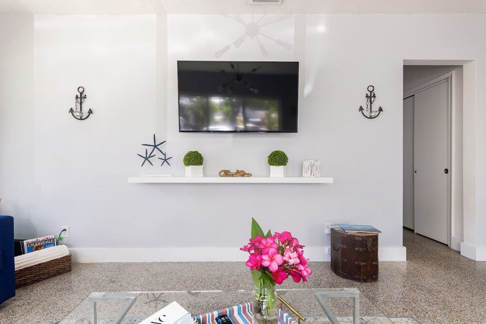 Peaceful Beach Oasis With Free Parking