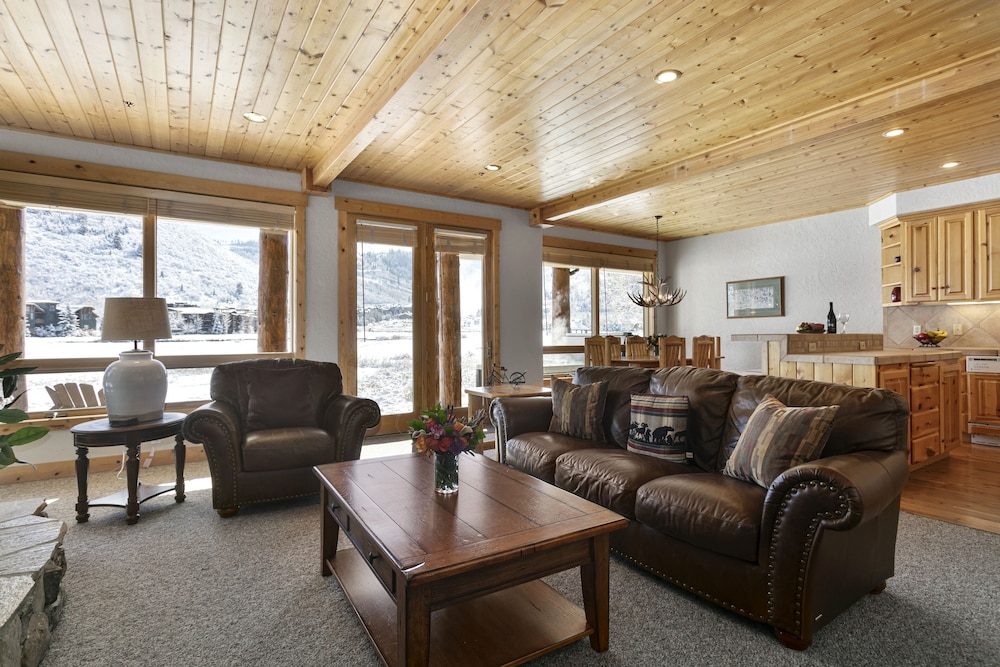 Bristlecone at Deer Valley Resort - Three Bedroom Condo with Hot Tub #503 3 Condo
