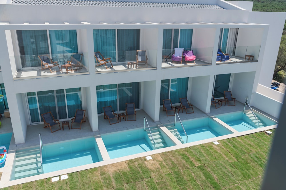 Mirage Bleu Hotel 45