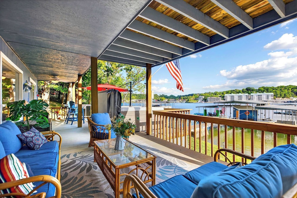 Lake Home Oasis - Sleeps 18