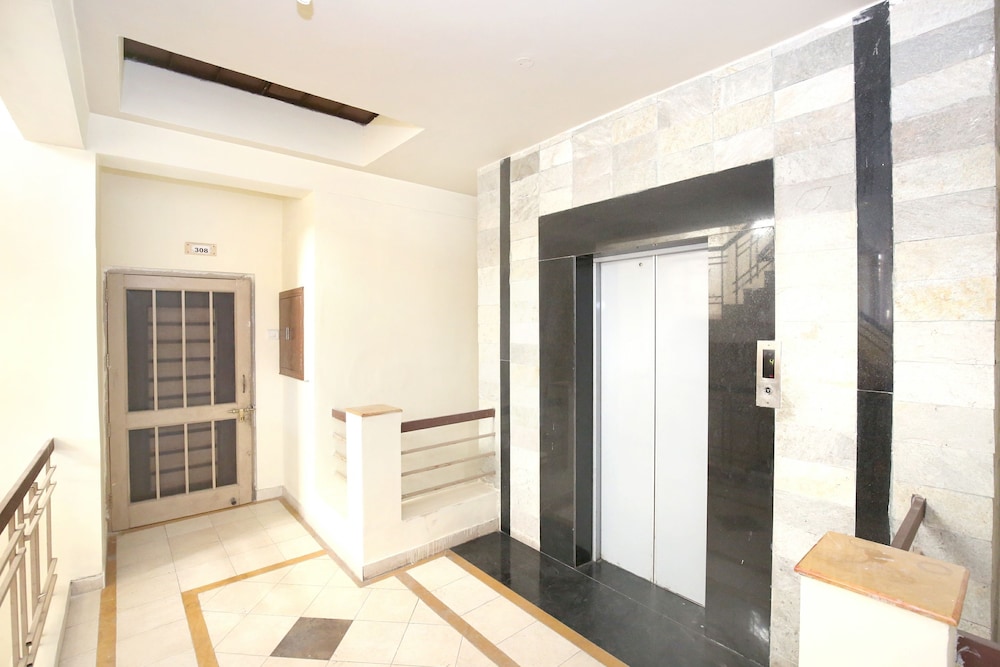 OYO 10976 Home Cheerful 2BHK Scenic Barog