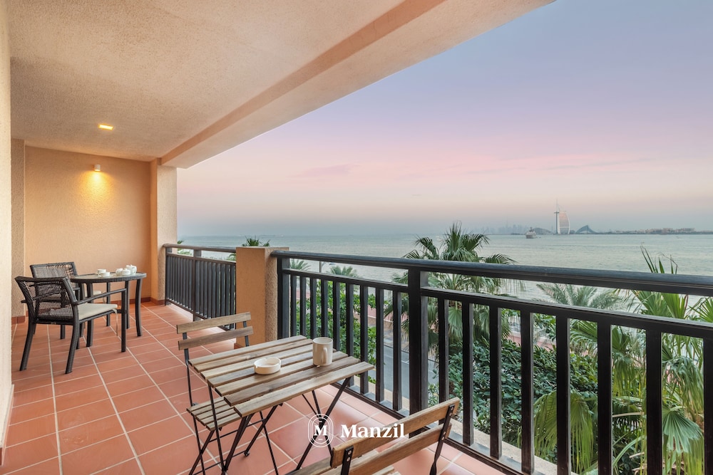 Manzil - 1BR in Palm with Sea View