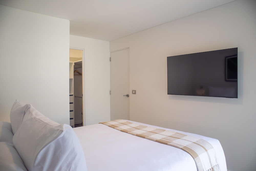 w Fantastic 2BR w Modern Deco in San Isidro