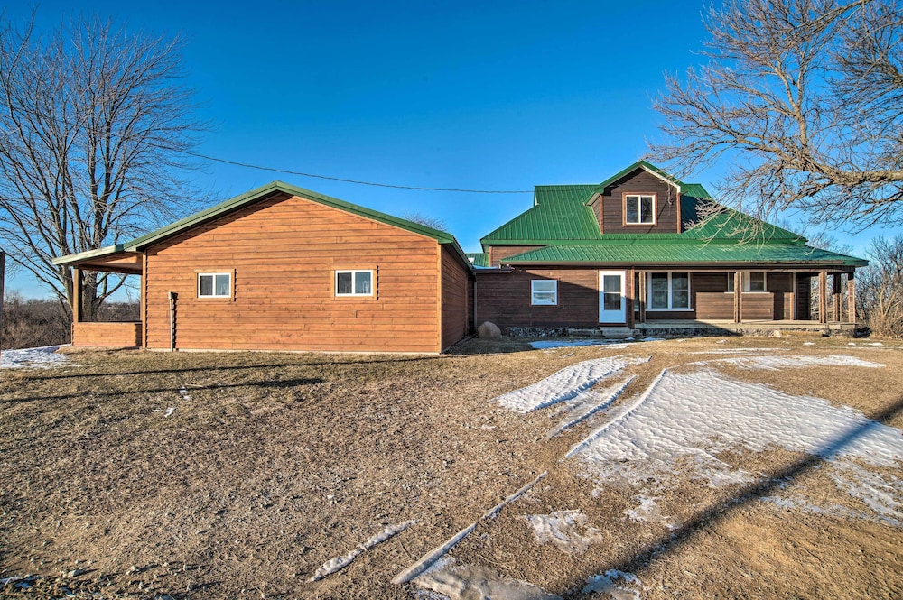 Rural Powersville Retreat w/ Lake Access & Porch!