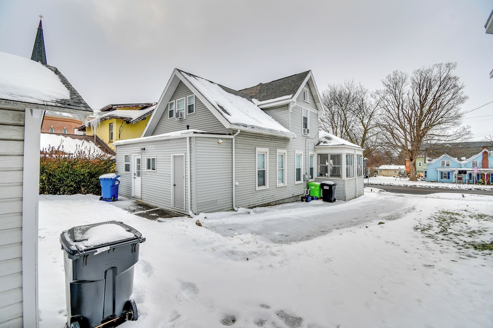 2 Mi to Dtwn: Syracuse Gem w/ Screened Porch