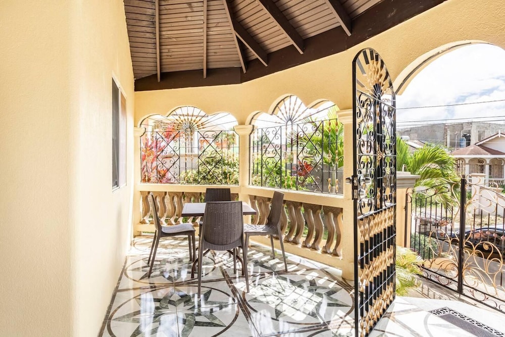 Impeccable 2-bed House in Montego Bay view 5