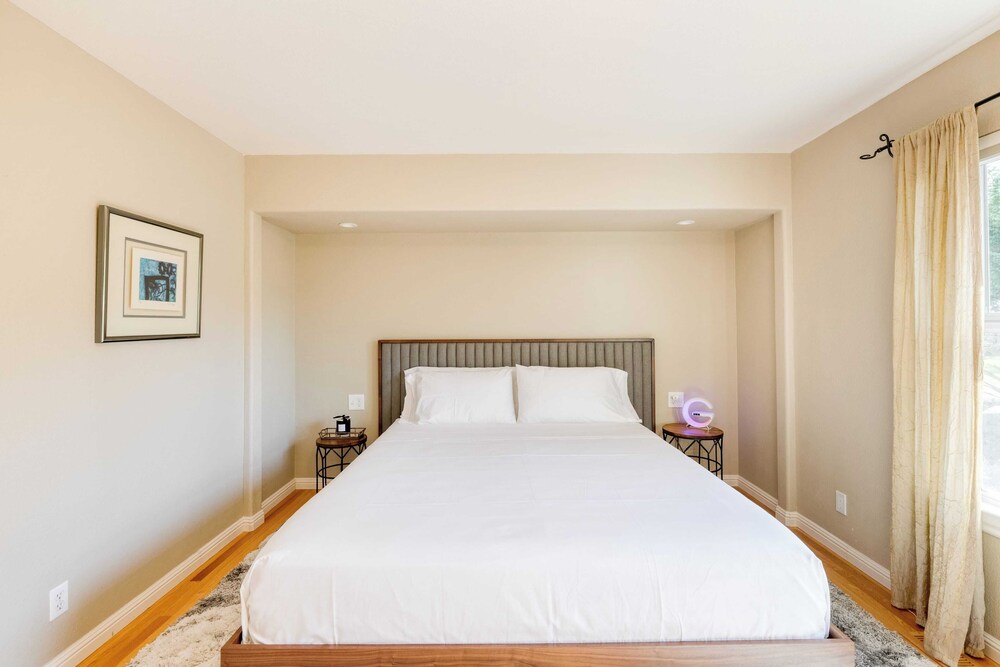 Pool + Hot Tub + Firepit + Game Room Minutes From Sebastopol & Russian River Baker Lane Retreat