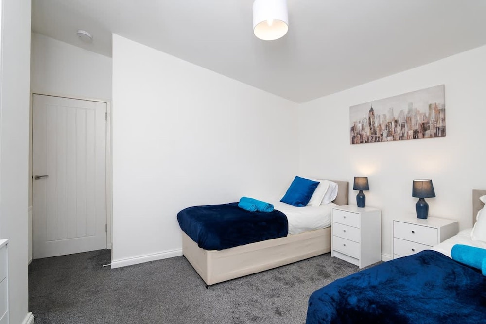 3 Bed House With Driveway